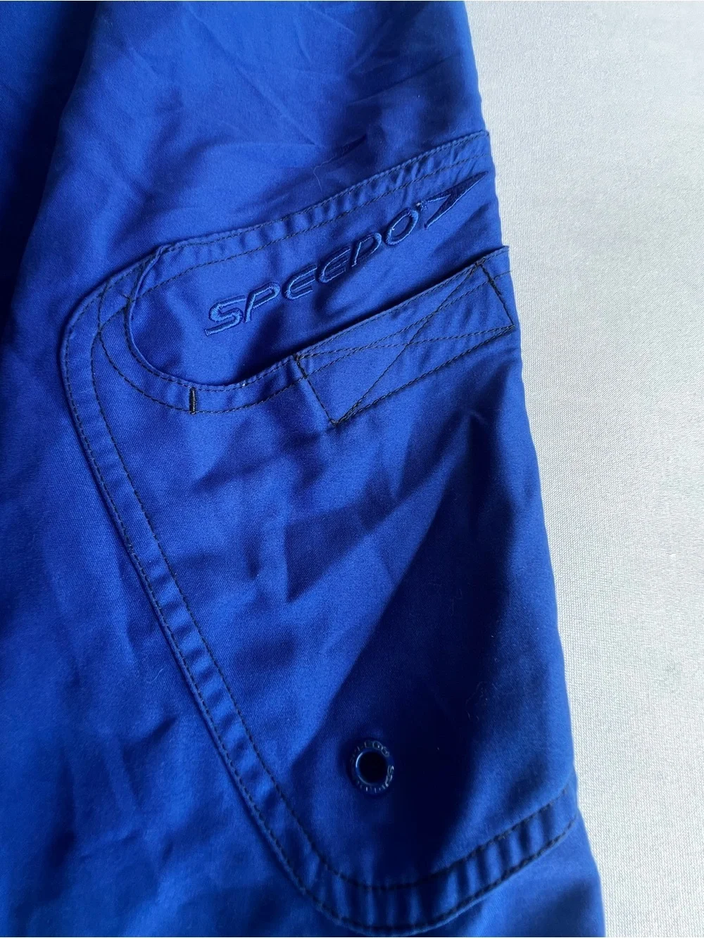 SPEEDO MEN’S TRUNKS SIZE XL ROYAL BLUE/BLACK COLORBLOCK DESIGN WATERPROOF POCKET